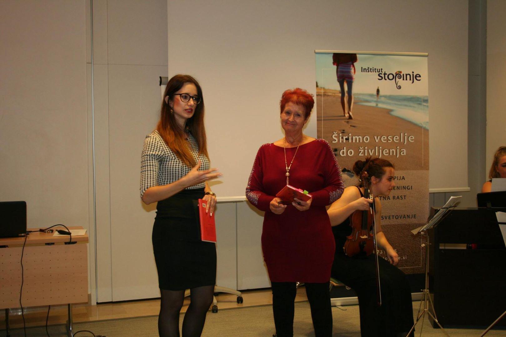 Povezovanje zaključka treninga Komunikacij in javnega nastopanja